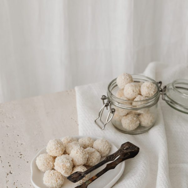kaboompics_homemade-raffaello-almond-coconut-candies-balls-29869