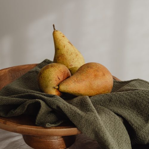 kaboompics_still-life-with-pears-28311